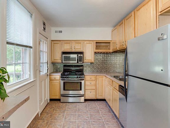 5th image of 1400 S Edgewood St APT 539