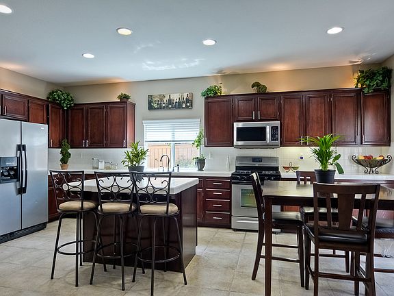 4th image of 40415 Jennings Dr