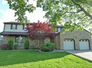 6 Hamilton Ct, Paramus, NJ 07652