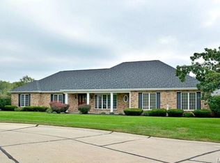 18 Boenker Ct, Saint Charles, MO 63301