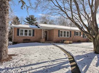 75 Foxcroft Dr, Camp Hill, PA 17011