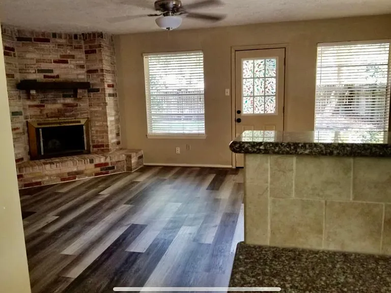 206 Leafwood Cir — Photo 3