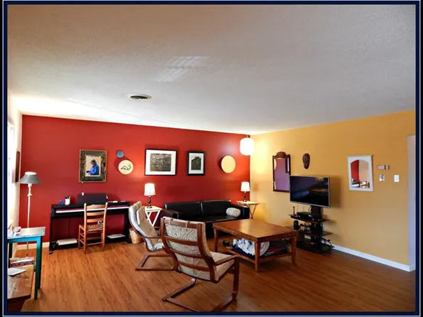 80 White Oak St APT 8, Franklin, NC 28734