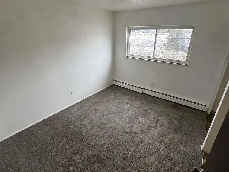 5058 Broadway — Photo 15