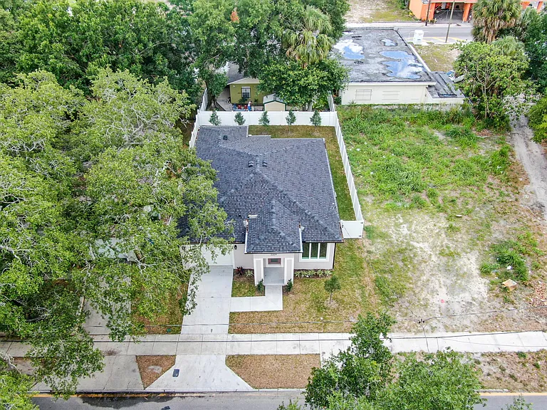 2209 E 17th Ave — Photo 25