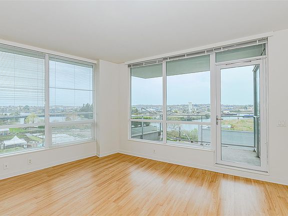 4th image of 399 Tyee Rd #406