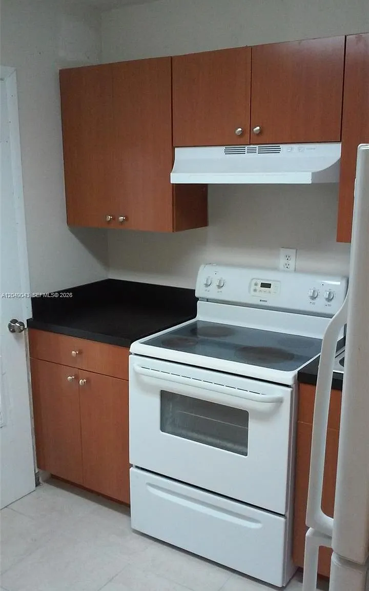 Chestnut Hill Condo — Photo 2