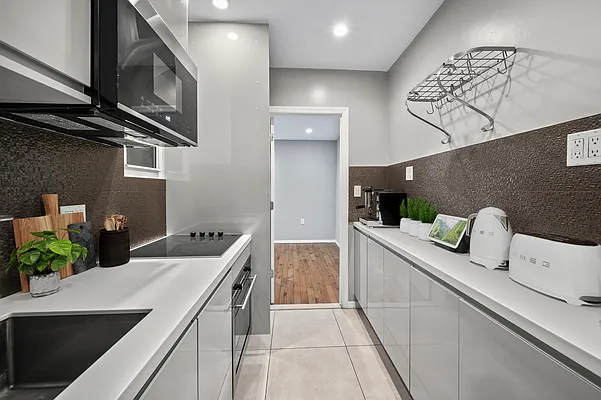 Rented by The Agency | media 9