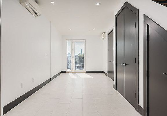 4th image of 141 Tompkins Ave #7