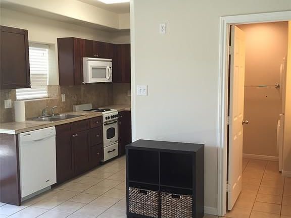 2nd image of 3811 Putnam Dr