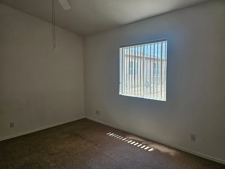 2440 Huntington Dr — Photo 10