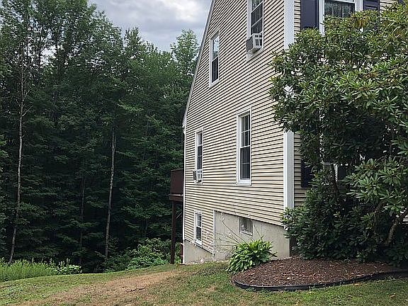4th image of 22 Cindy Ave