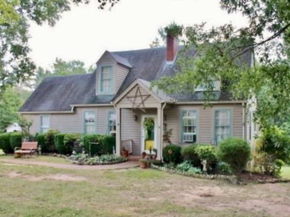 203 Pine Ln