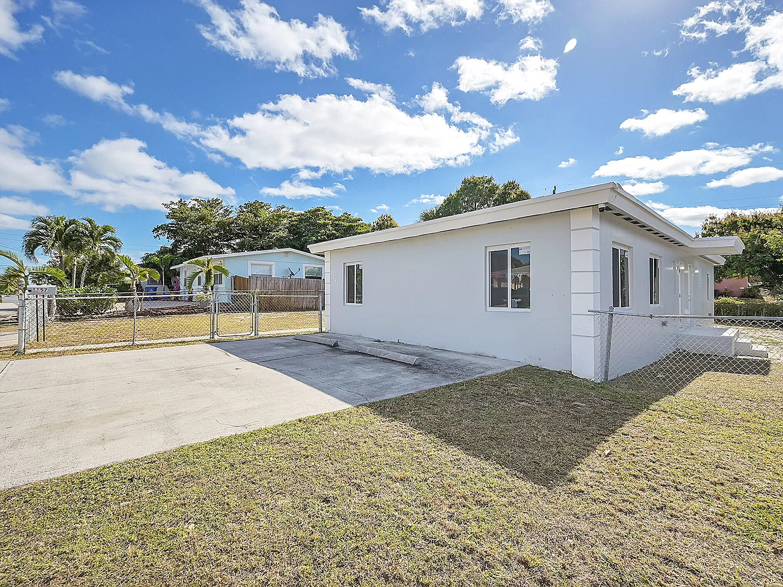 2 bed, 1.0 bath, 1378 sqft, $1,900 — Photo 1