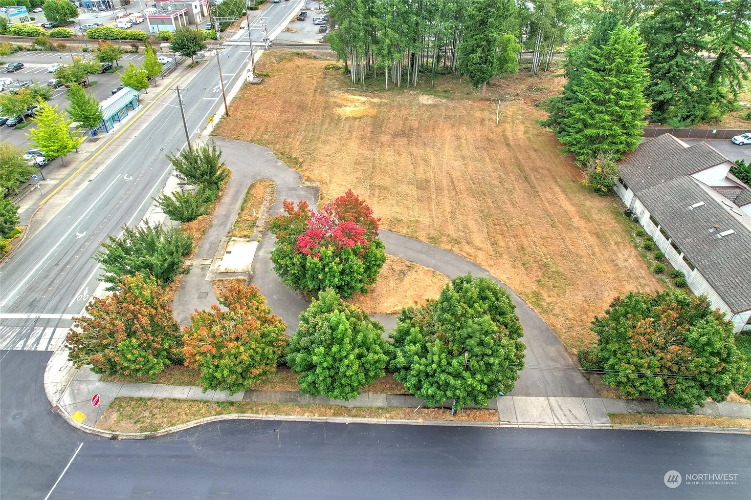 1098 Cedar photo 1