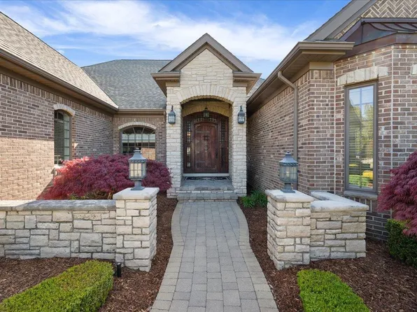 36270 Vita Bella Dr, Clinton Township, MI 48035