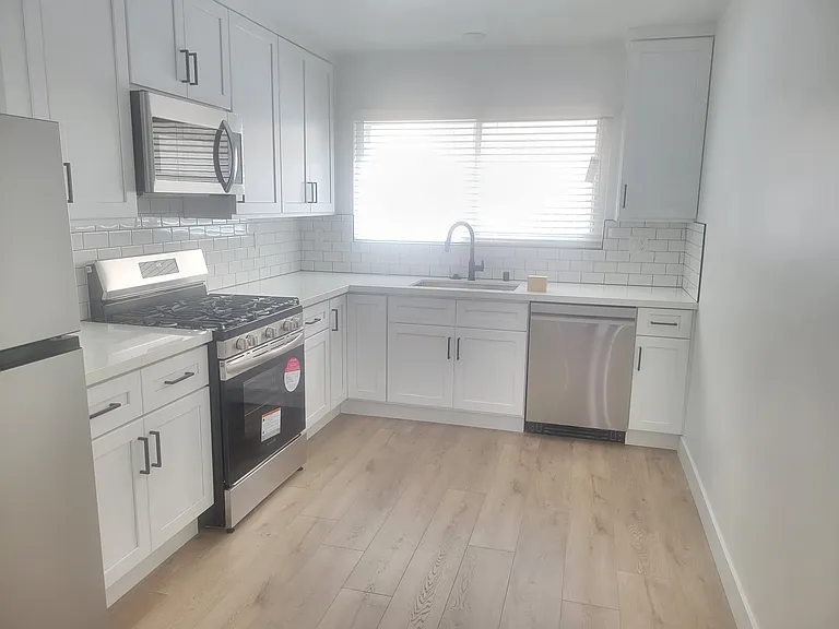 1261 S Citrus Ave #2 — Photo 13
