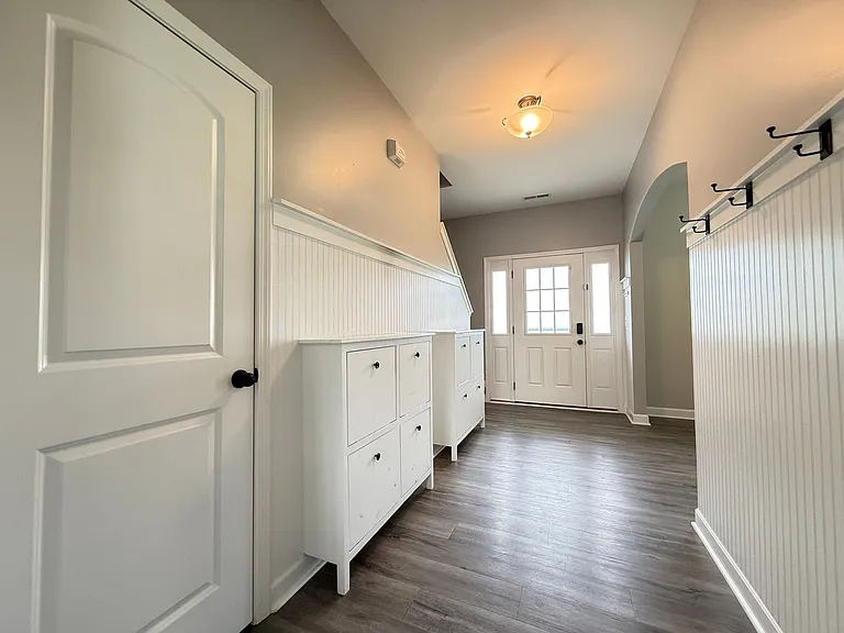 303 Breezeway Dr — Photo 25