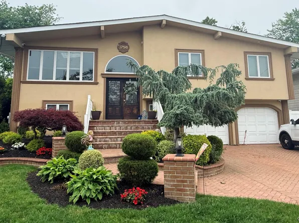 1758 John Street, Merrick, NY 11566