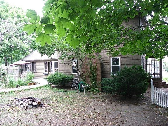 3rd image of 259 1/2 Standish Ave