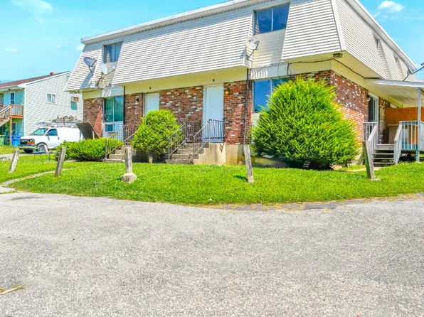 387 Bucks Hill Rd #D, Waterbury, CT 06704