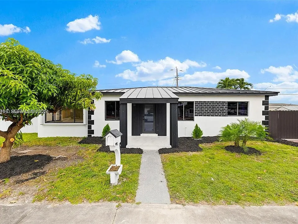 331 W 40th Pl