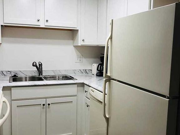 5th image of 804 Stratford Dr APT 35