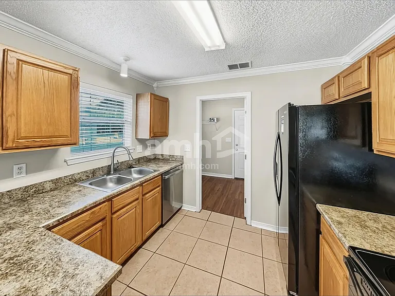 3156 Peppertree Dr — Photo 3