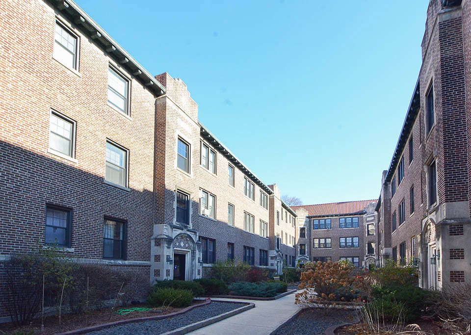 1st image of 1315 Oak Ave #2I