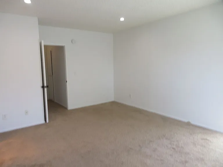 8865 Independence Ave #26 — Photo 25
