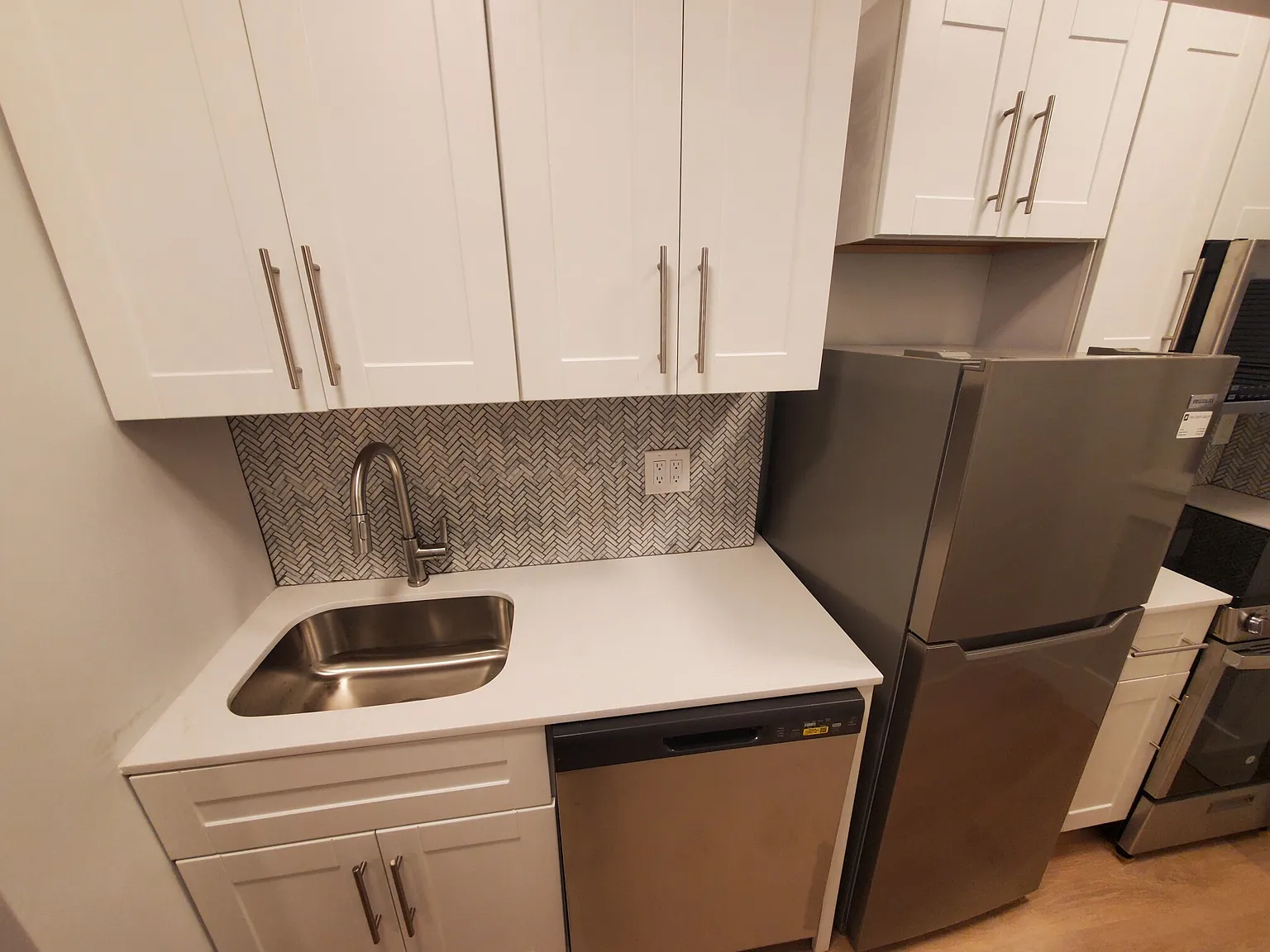 1 bed, 999 sqft, $3,100 — Photo 2