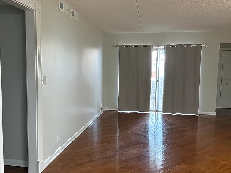 4750 N Elston Ave #102 — Photo 8