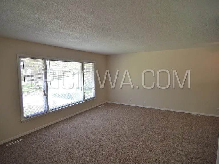 143 Sunrise Dr NW — Photo 6