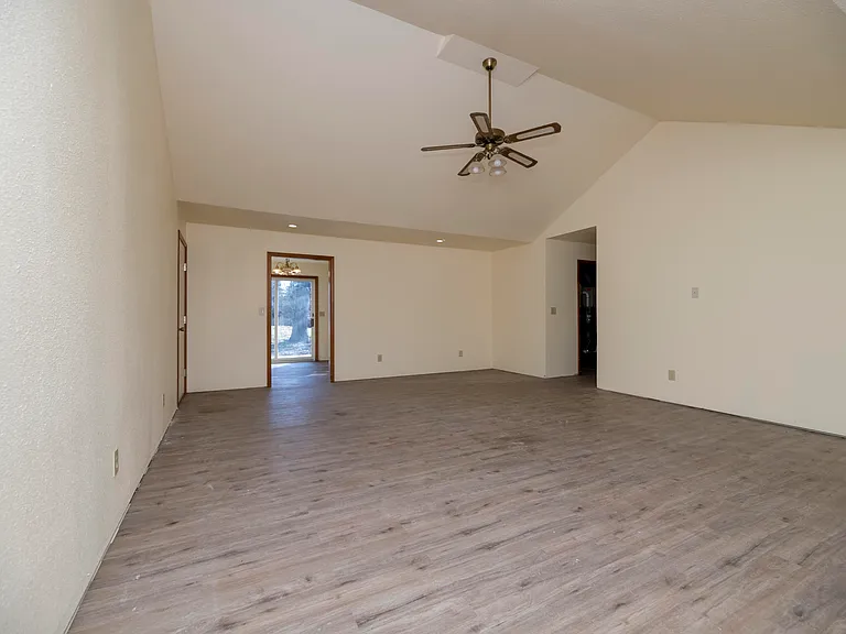 7900 E Saint Charles Rd — Photo 4