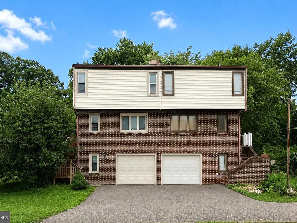 124 Hamlet Dr