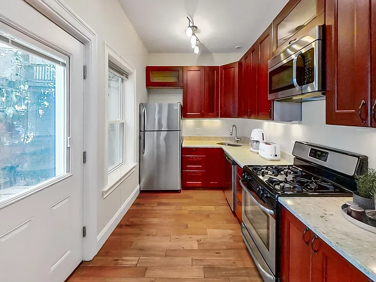 19 Caldwell St #1 — Photo 3