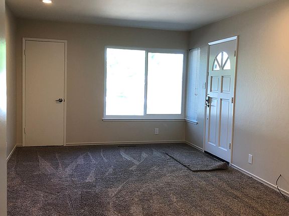 3rd image of 1835 Robin Dr