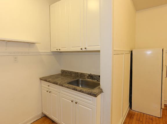 3rd image of 1925 W Winnemac Ave #1