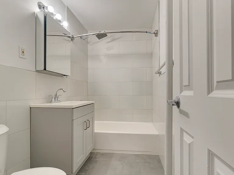 350 W 47th St #3C — Photo 7