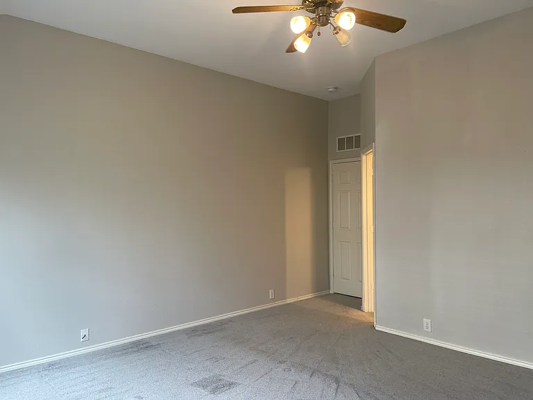 553 Presidio Dr — Photo 16