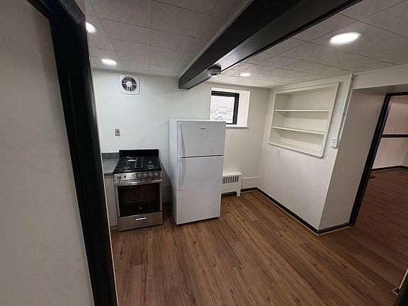 2nd image of 1616 N Vermilion St #6