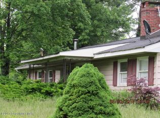 105 Horseshoe Dr, Gilbert, PA 18331