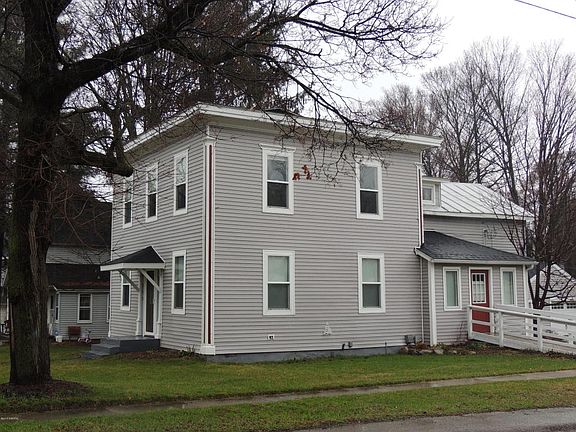3rd image of 203 Grand Rapids St