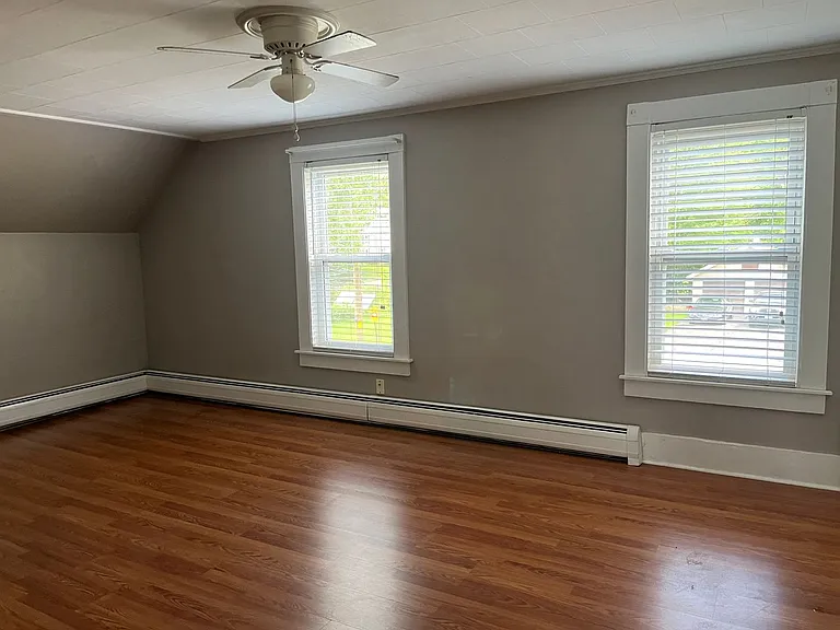 189 Gilford Ave — Photo 8
