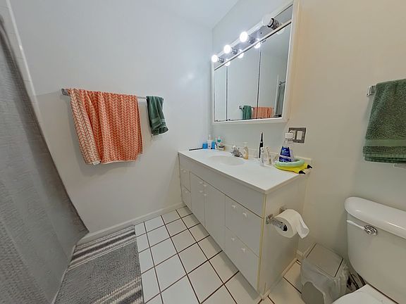 5th image of 721 W Briar Pl #723-G