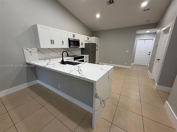 5th image of 11085 NW 38th Pl