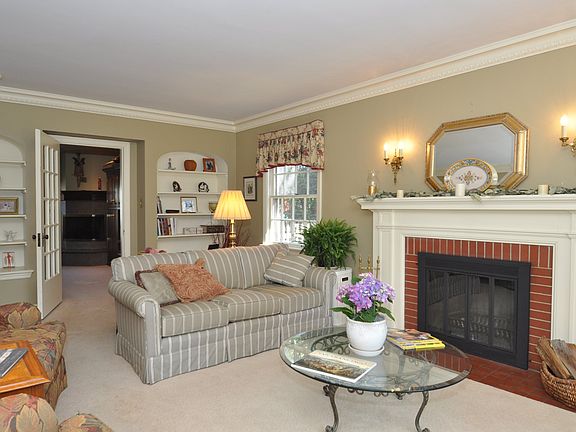3rd image of 4536 N Wildwood Ave