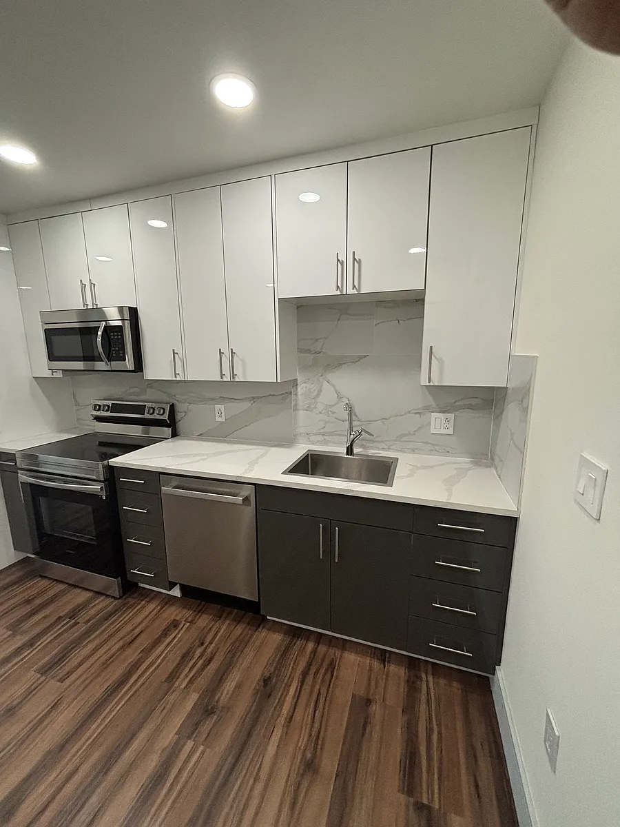 Building Photo - 4910 Spruce St #208