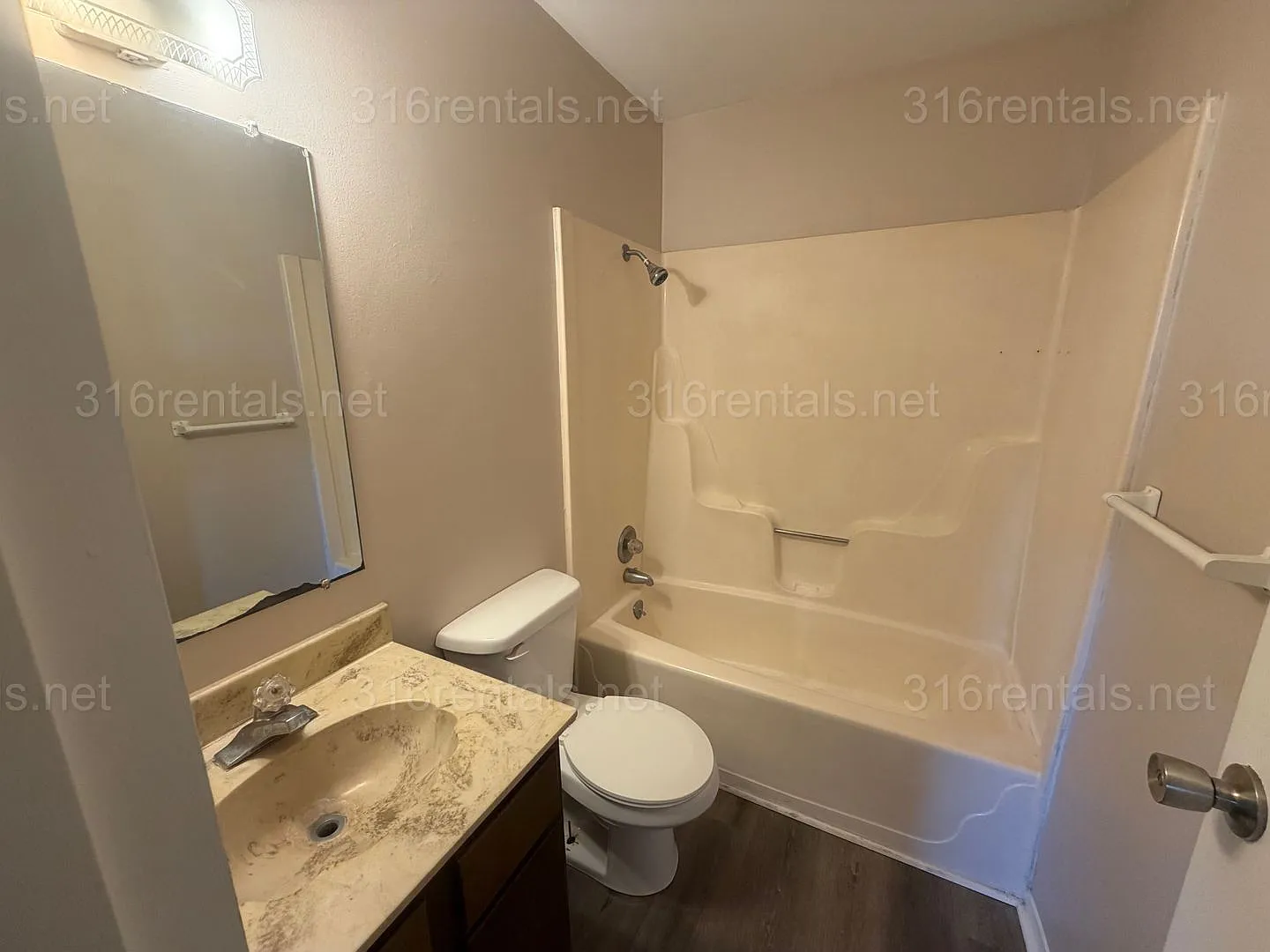 1220 E Broadway — Photo 2