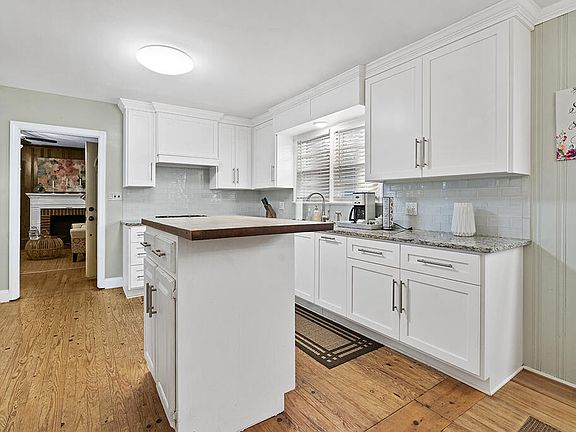 5th image of 1104 Jefferson St